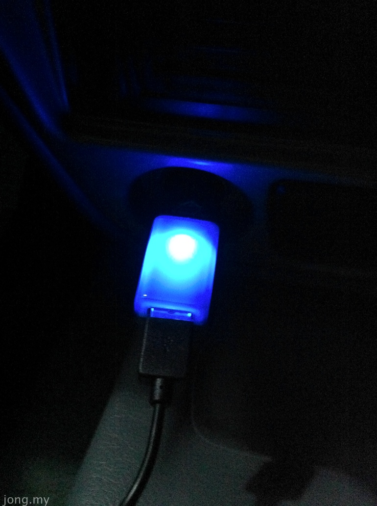 Momax Super Car Charger Blue LED Light